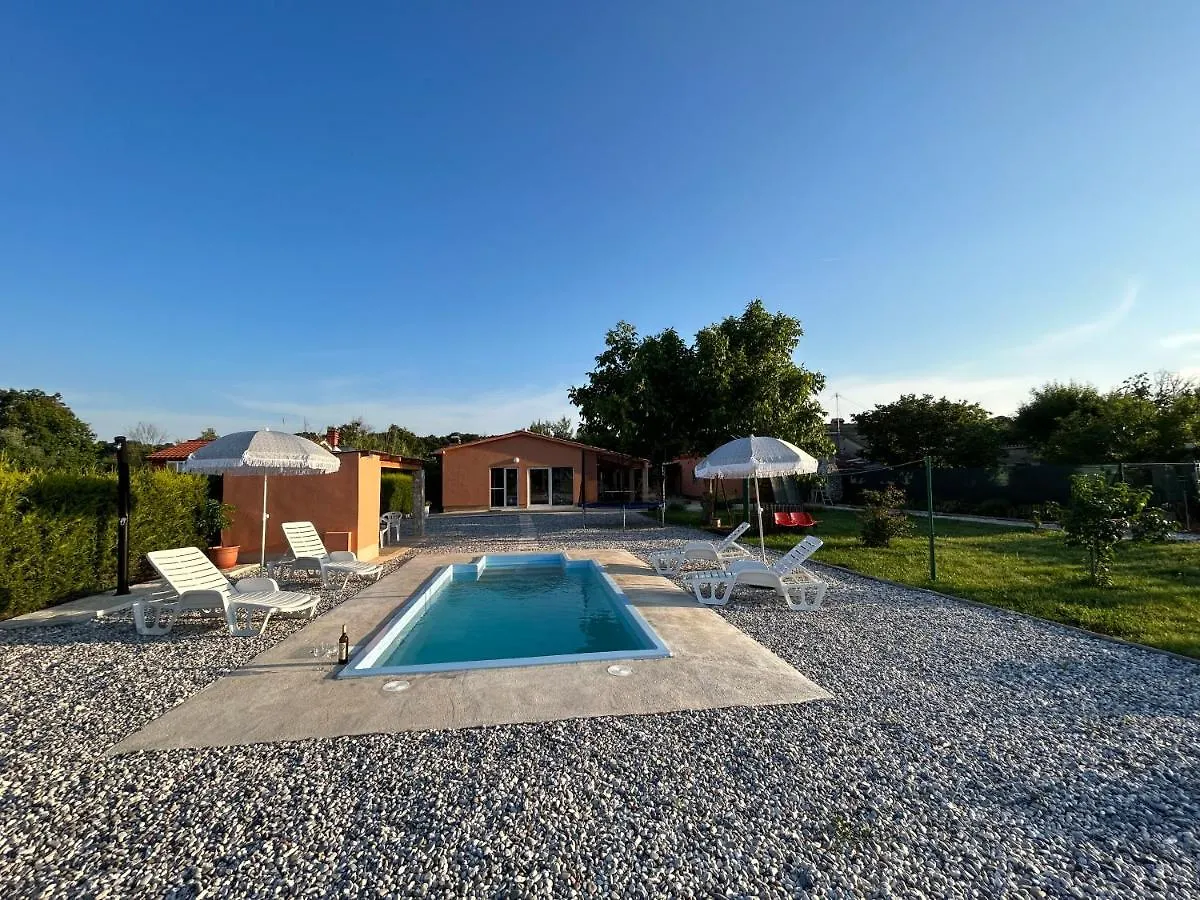 Vila Dora House With Wifi And Outdoor Swimming Pool Pula 0*,