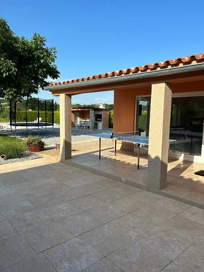 Vila Dora House With Wifi And Outdoor Swimming Pool Pula