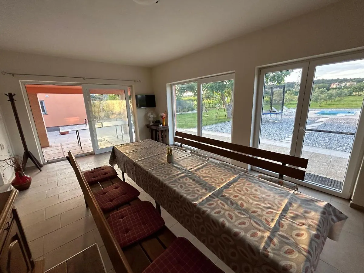 Holiday home Dora House With Wifi And Outdoor Swimming Pool Villa Pula